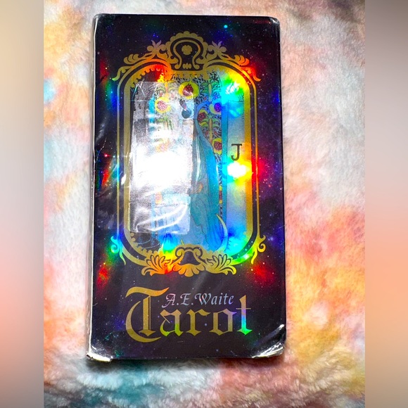 Tarot Cards - Holographic Quality New in Box Set - Picture 1 of 9